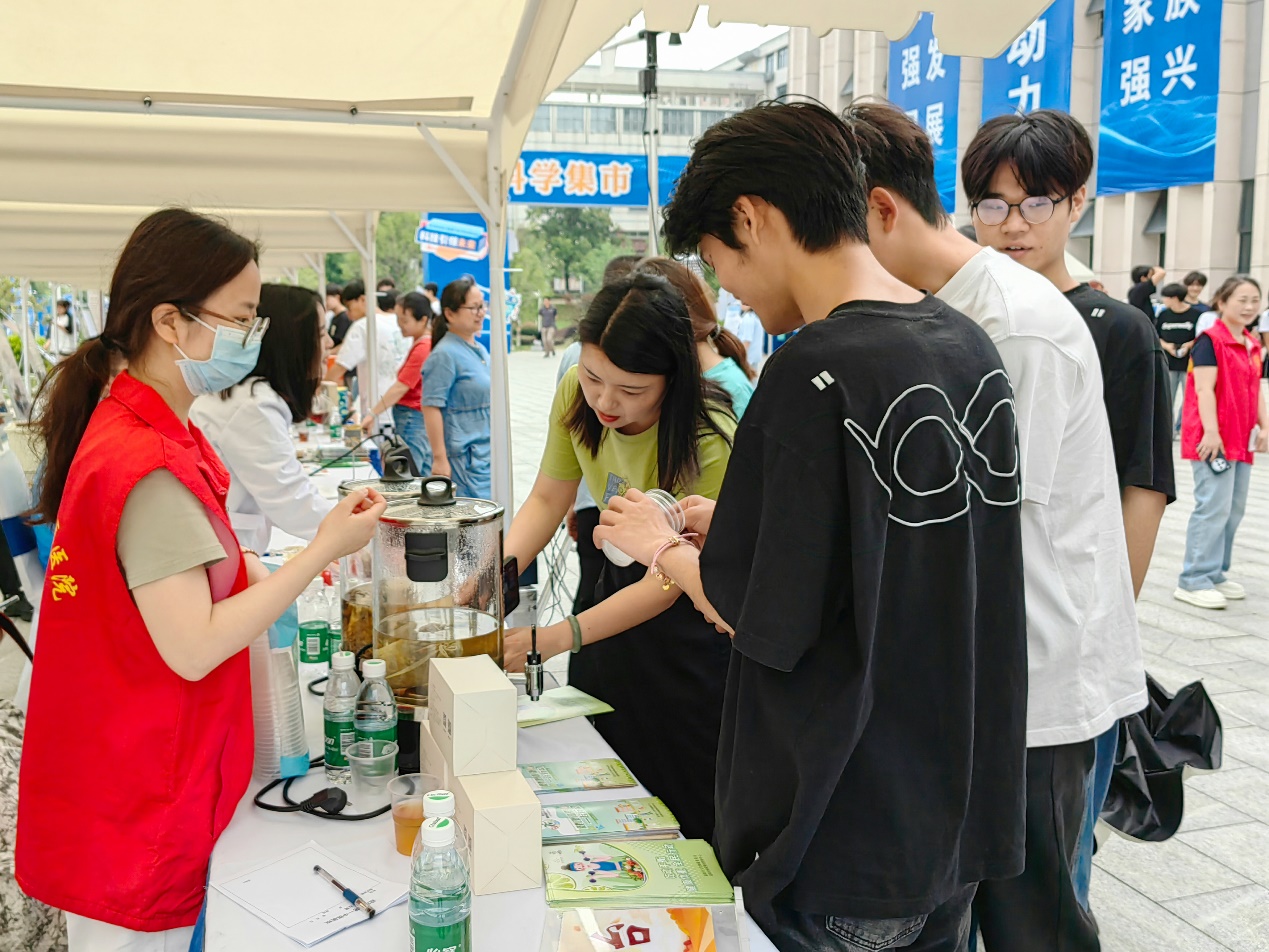 E:\2025年工作\影像记录\2025年5月27日益阳市科学技术局举办2025年益阳市科技活动周“科学集市”活动\2025年5月27日益阳市科学技术局举办2025年益阳市科技活动周“科学集市”活动\398a21f53ded9945c2ff98630208c722_origin(1).jpg